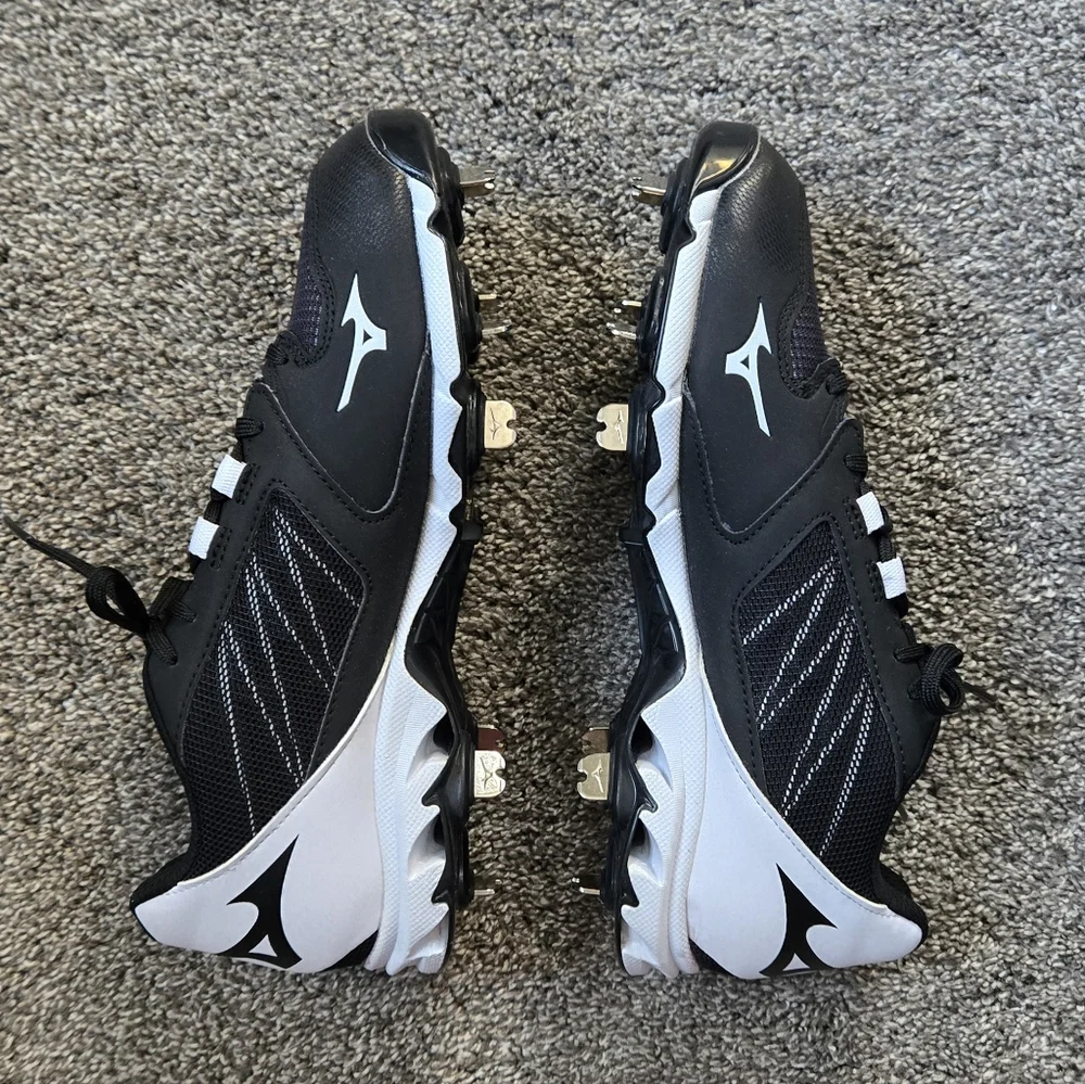 Mizuno Men's 9-Spike Dominant Metal Baseball Cleat Athletic Shoe NWB size 7.5